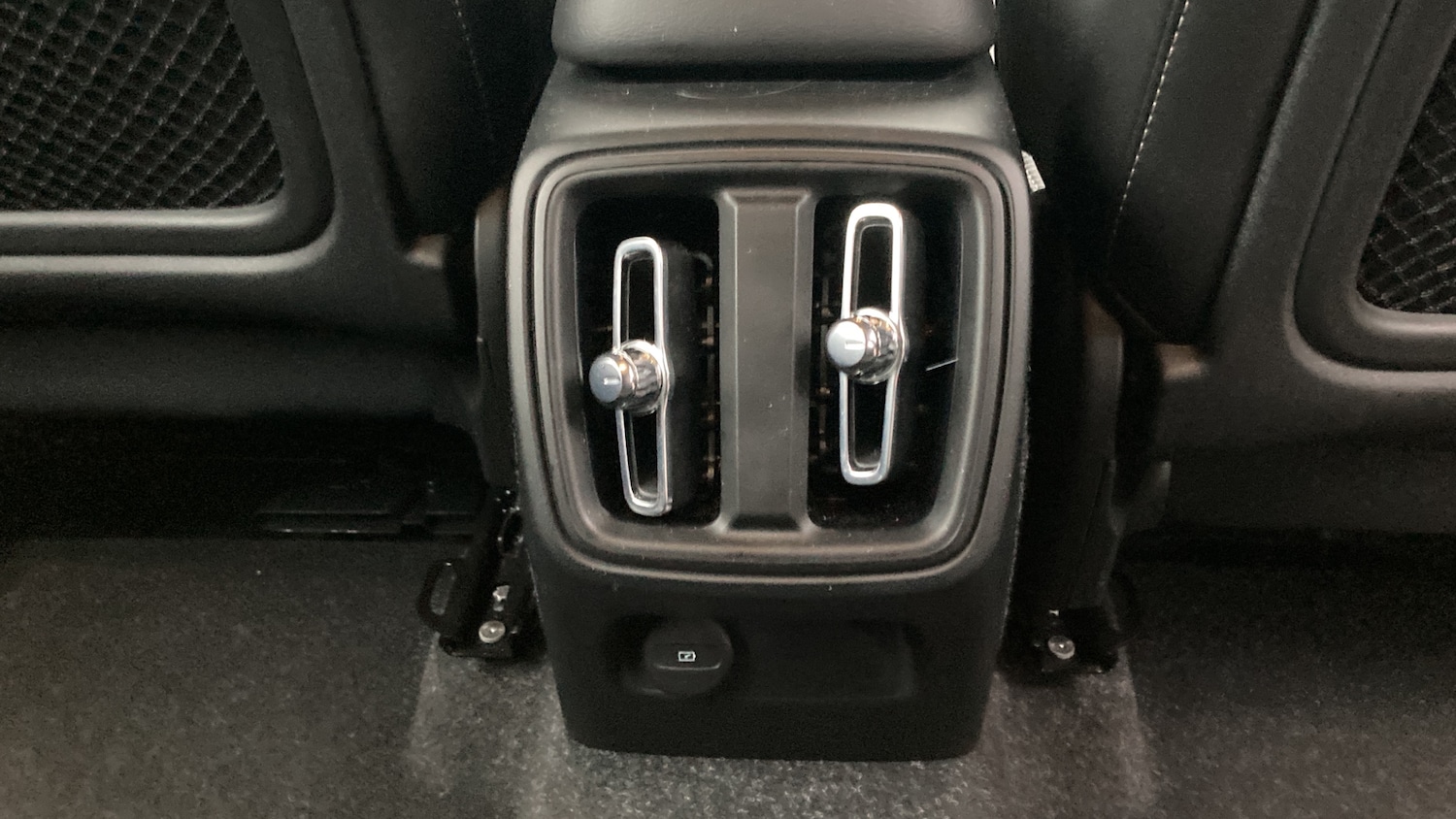 Used Volvo XC40 2020 for sale - 77036640: Photo 40