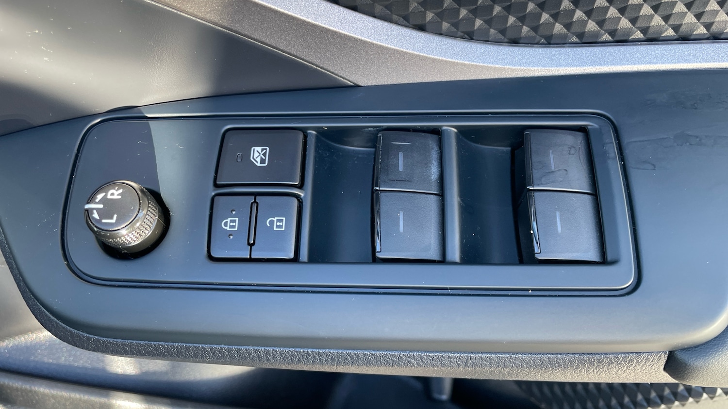 Used Toyota C-HR 2022 for sale - 76541300: Photo 31