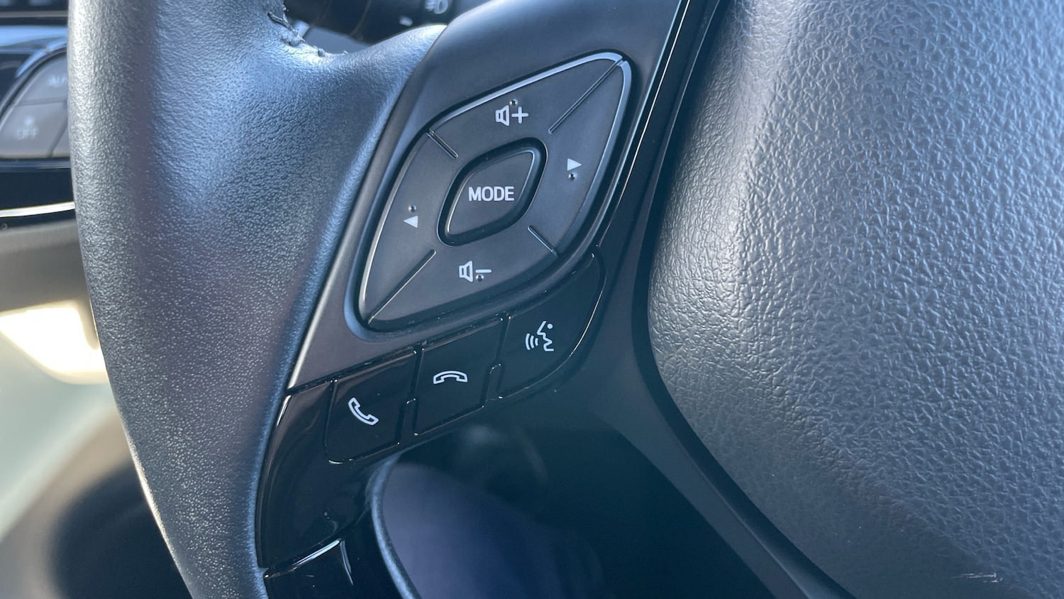 Used Toyota C-HR 2022 for sale - 76541300: Photo 39