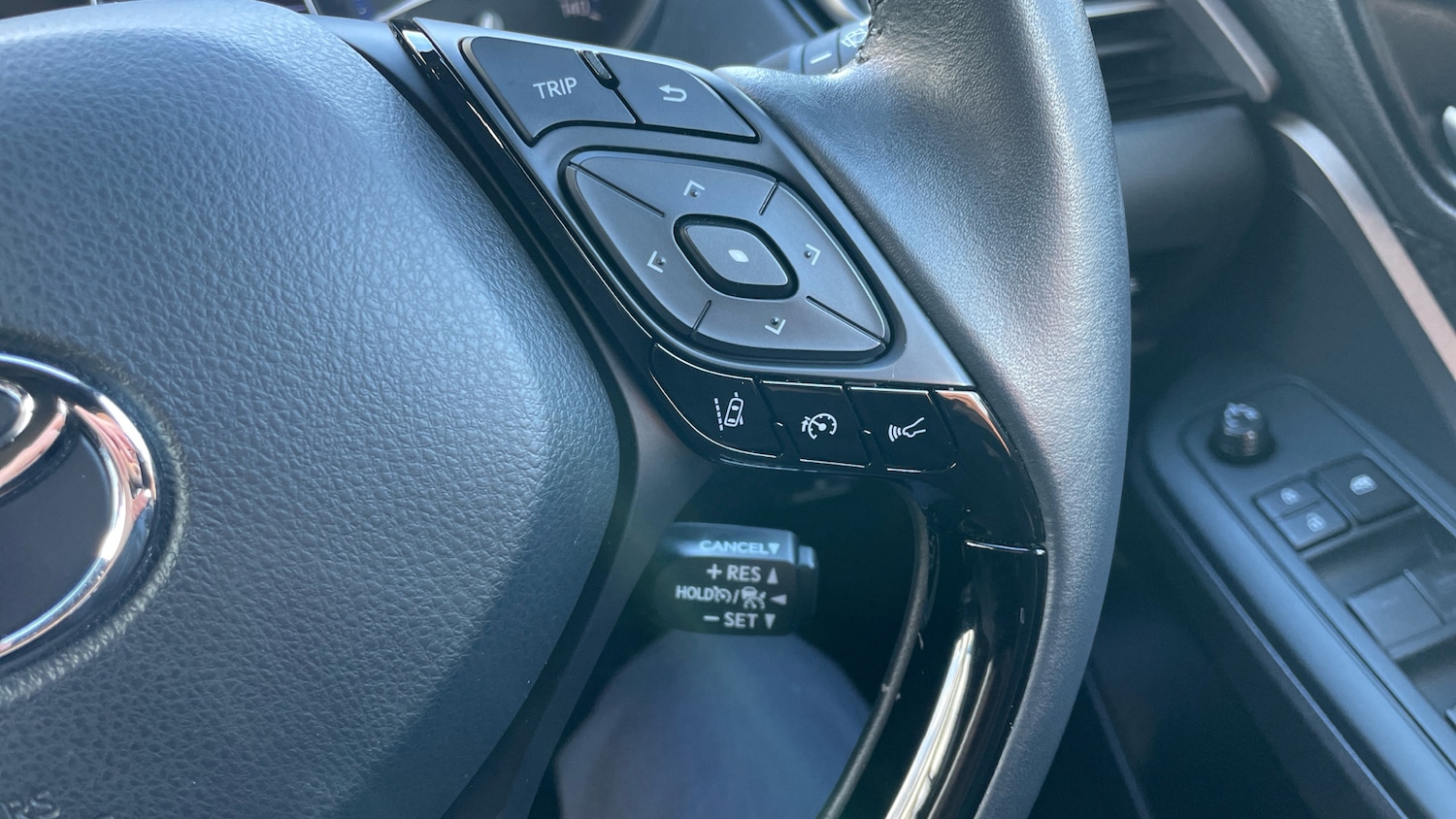 Used Toyota C-HR 2022 for sale - 76541300: Photo 40