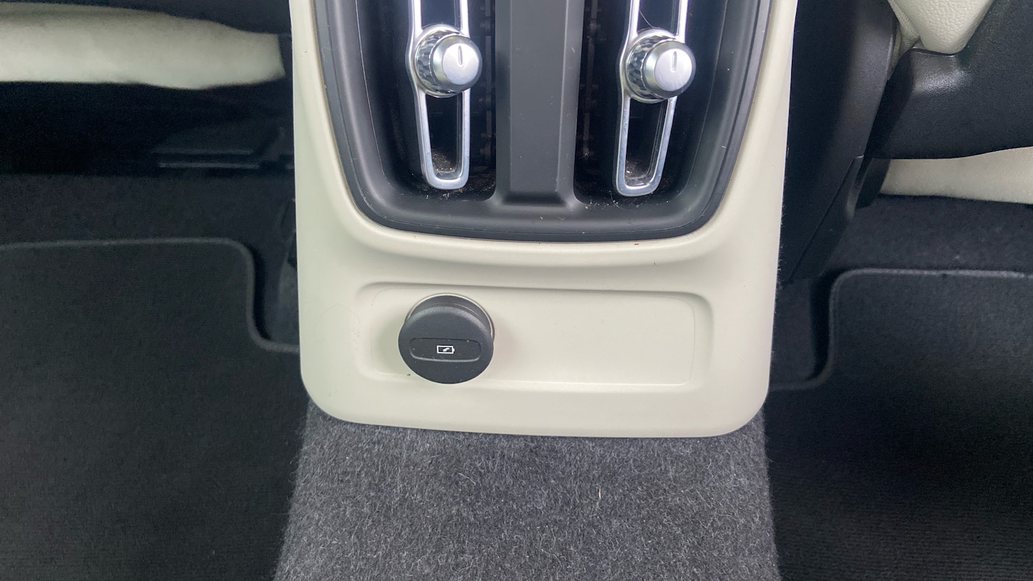 Used Volvo XC40 2022 for sale - 76578523: Photo 21