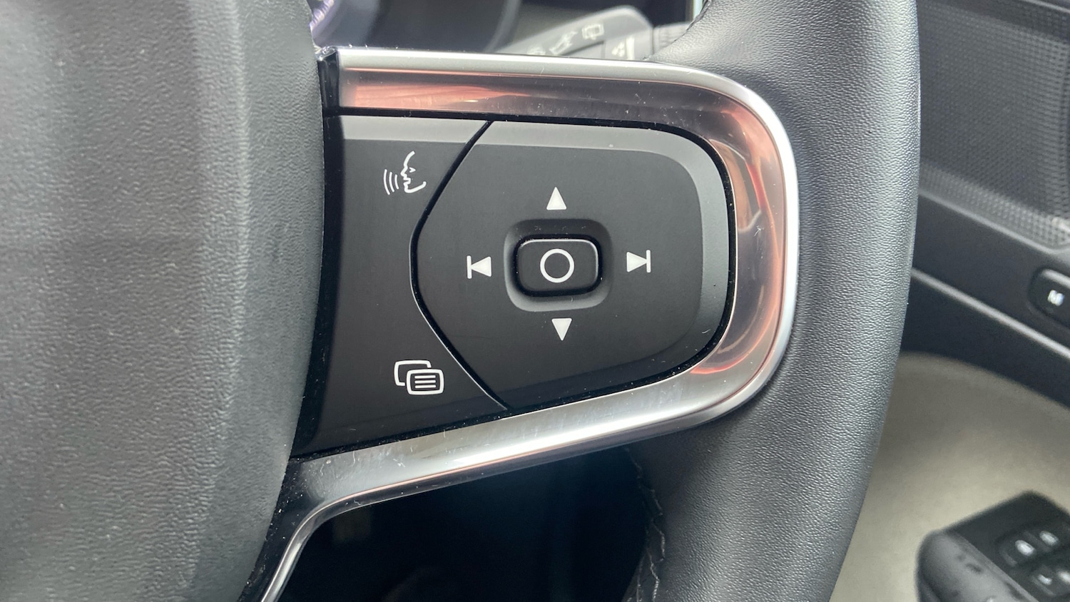 Used Volvo XC40 2022 for sale - 76578523: Photo 38