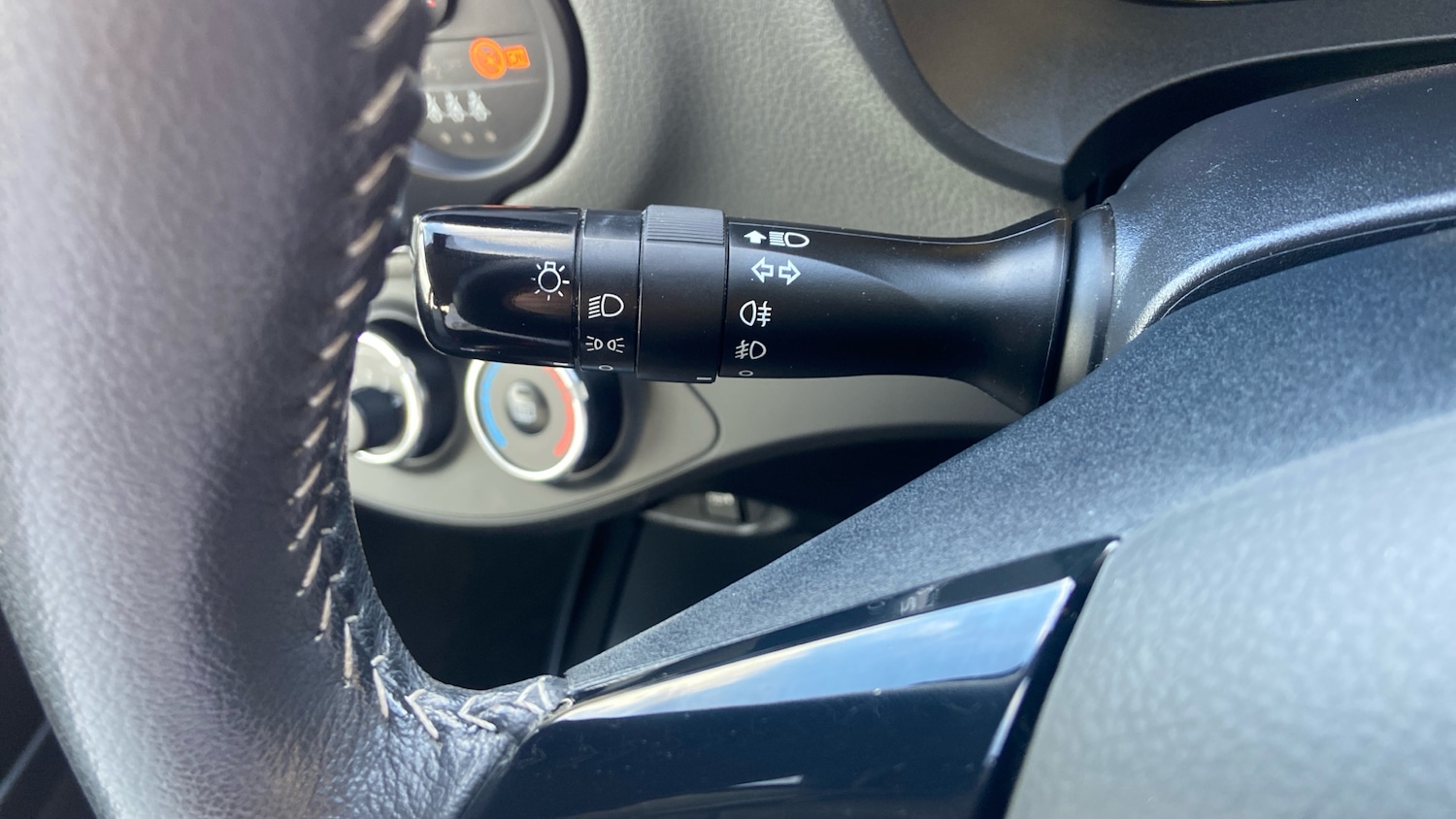 Used Toyota Yaris 2019 for sale - 78143795: Photo 32