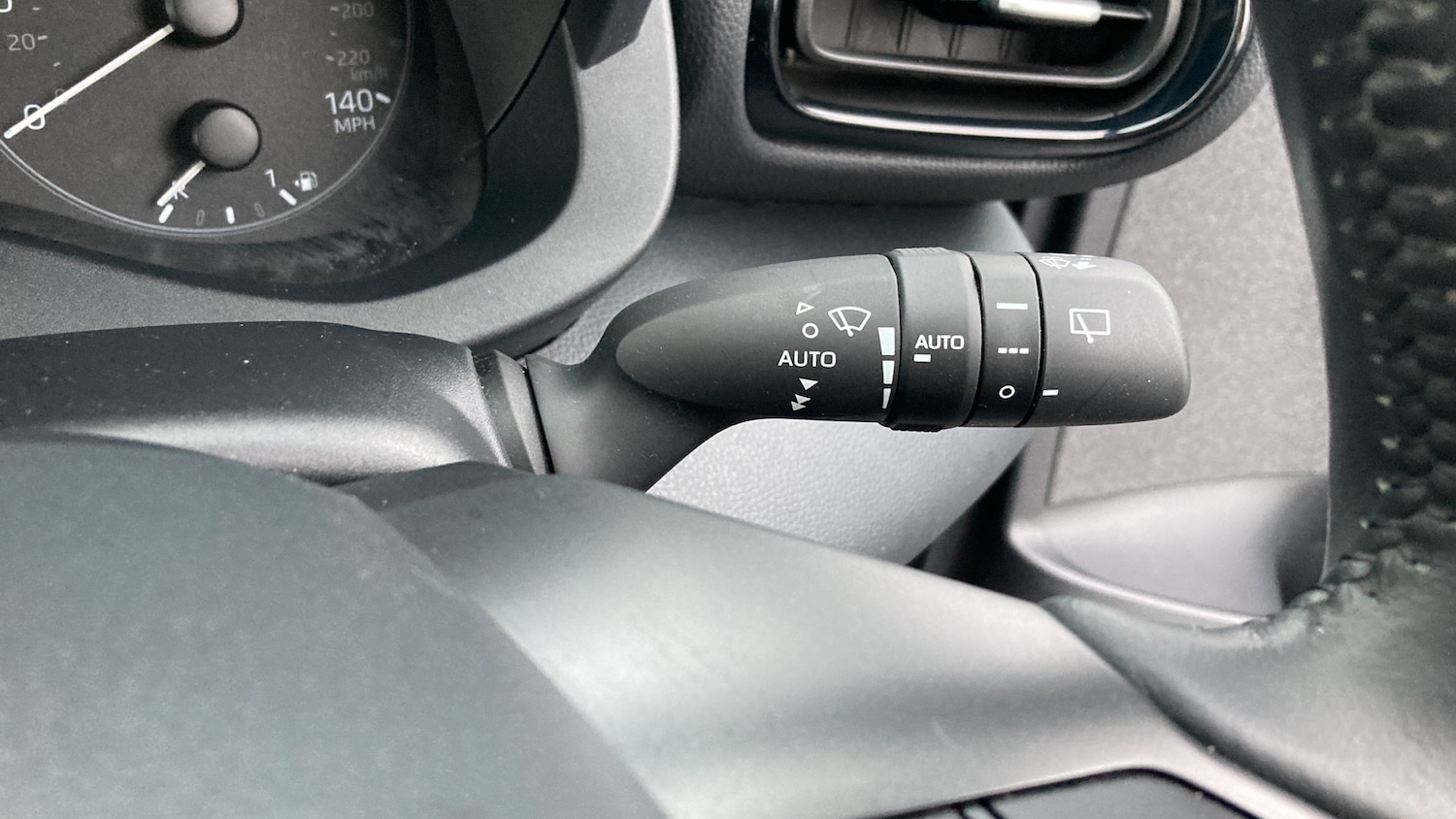 Used Toyota Yaris 2020 for sale - 76555643: Photo 32