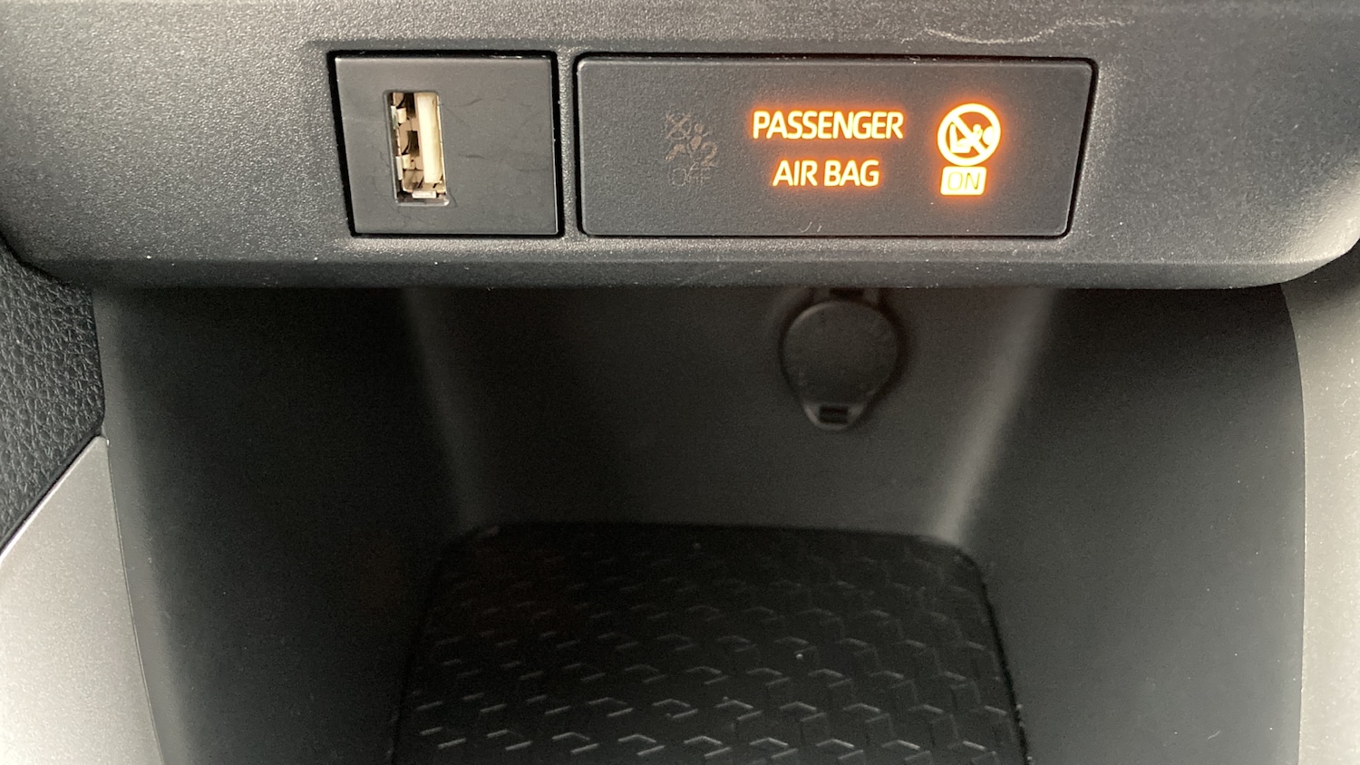 Used Toyota Yaris 2020 for sale - 76555643: Photo 37