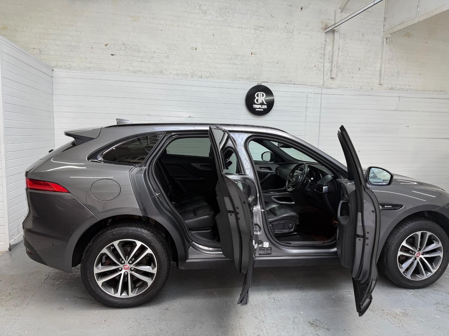 Used Jaguar F-Pace 2016 for sale - 77778921: Photo 13