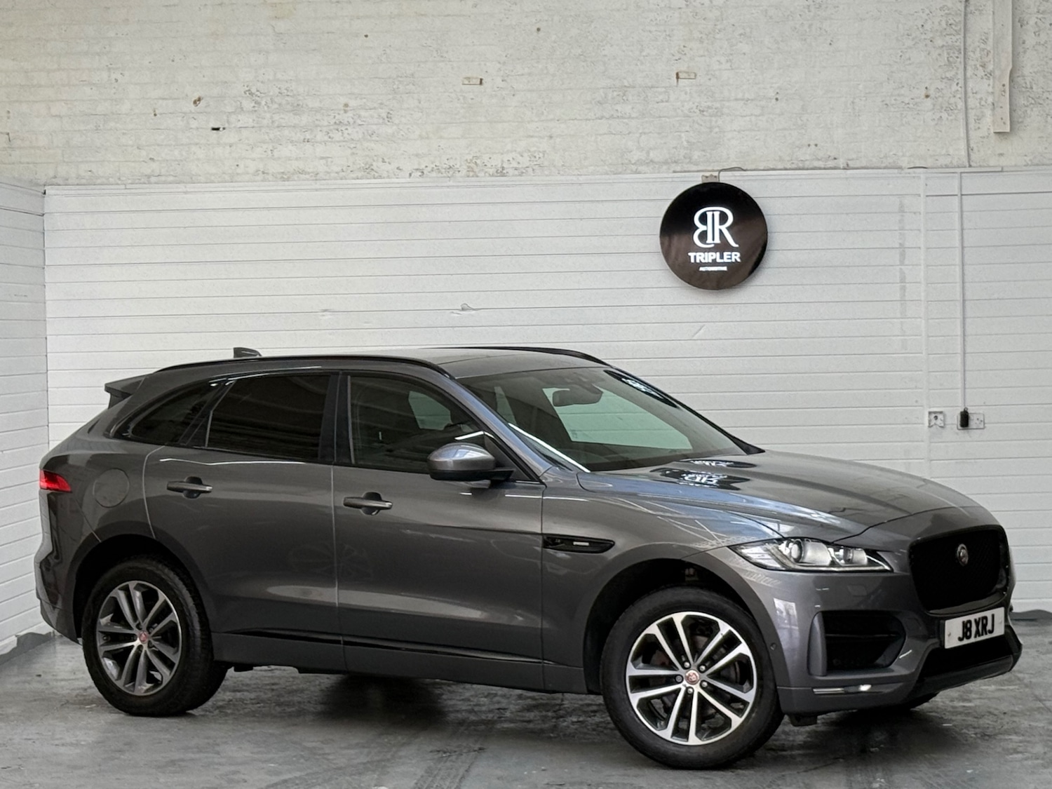 Used Jaguar F-Pace 2016 for sale - 77778921: Photo 2