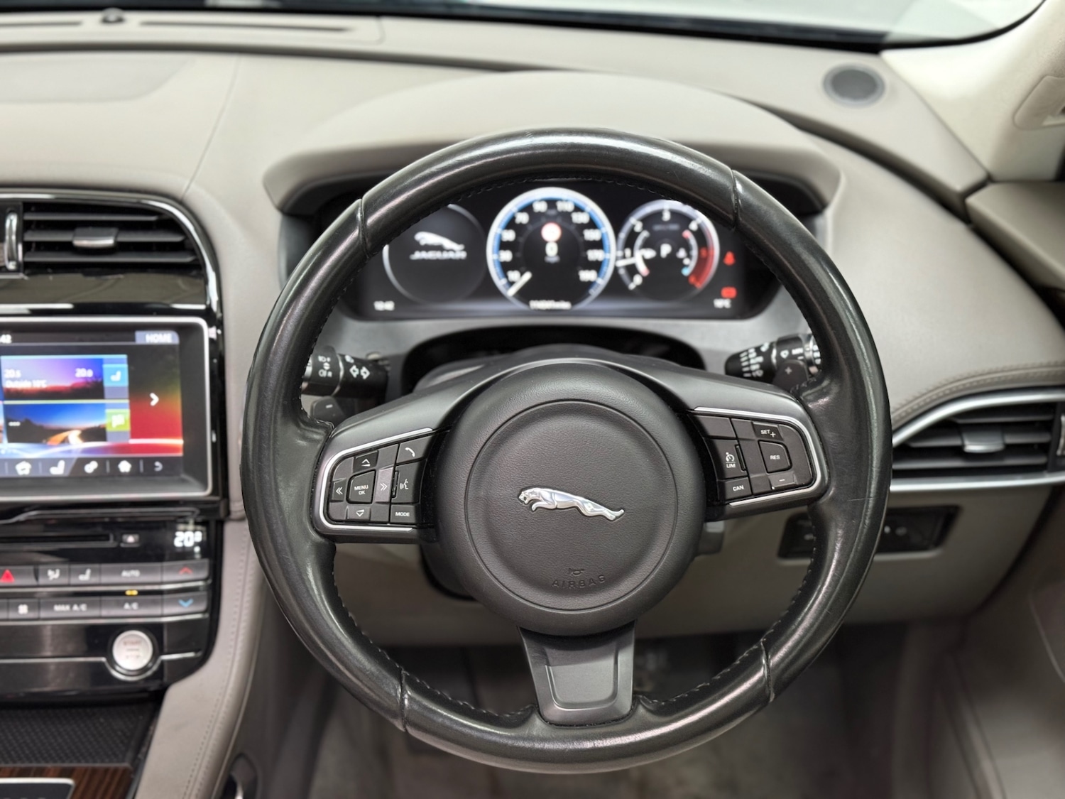 Used Jaguar F-Pace 2016 for sale - 77689630: Photo 27