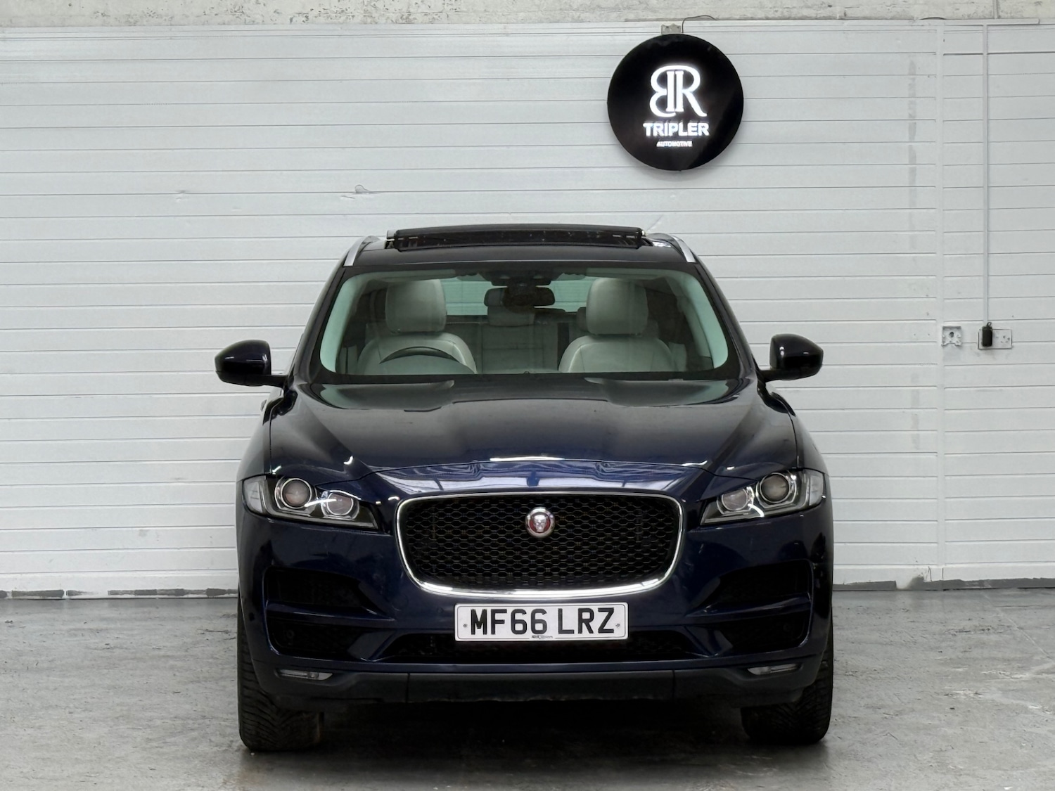 Used Jaguar F-Pace 2016 for sale - 77689630: Photo 3