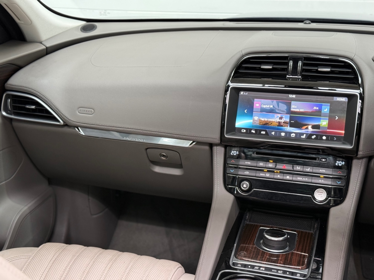 Used Jaguar F-Pace 2016 for sale - 77689630: Photo 32