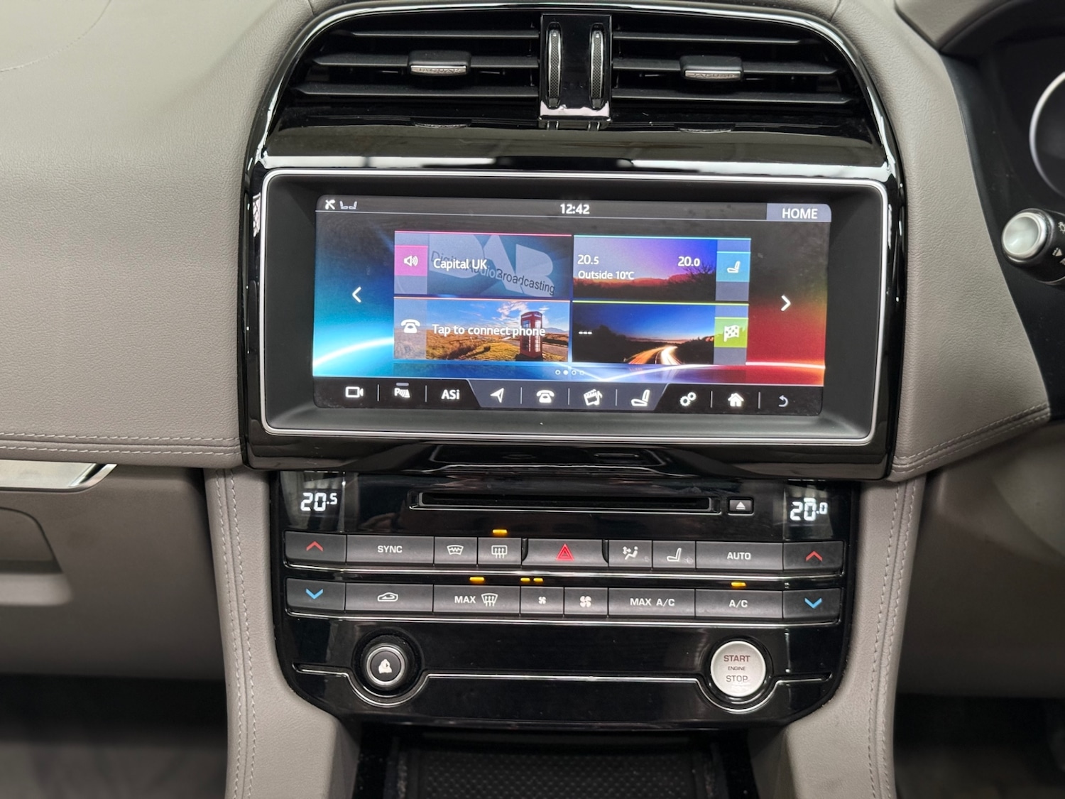 Used Jaguar F-Pace 2016 for sale - 77689630: Photo 33