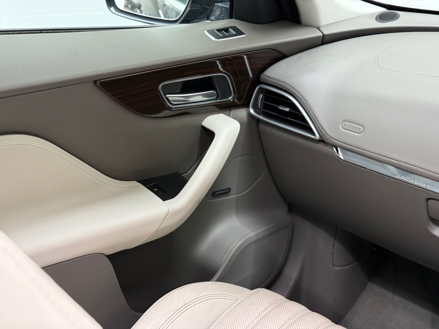 Used Jaguar F-Pace 2016 for sale - 77689630: Photo 39