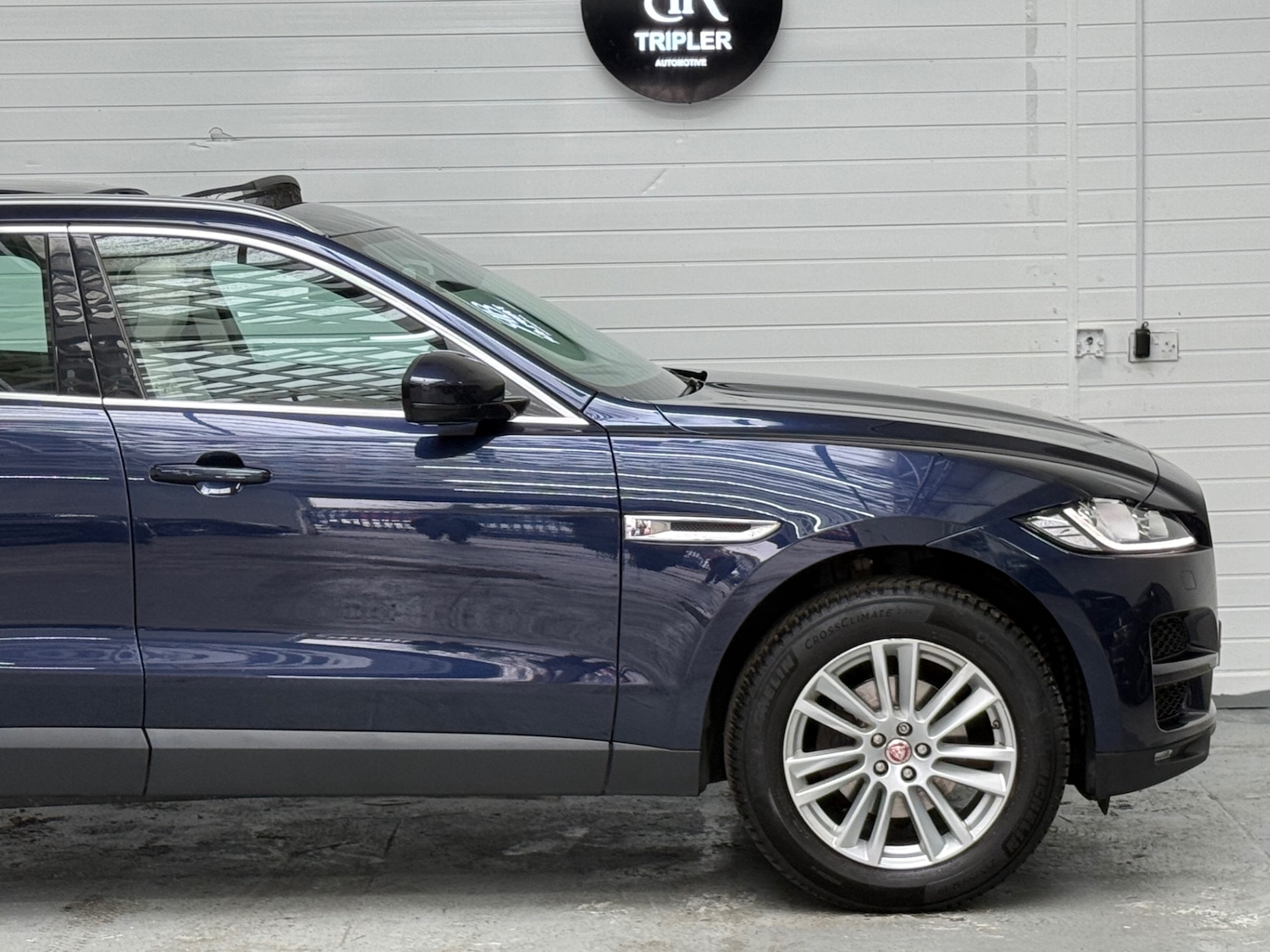 Used Jaguar F-Pace 2016 for sale - 77689630: Photo 5