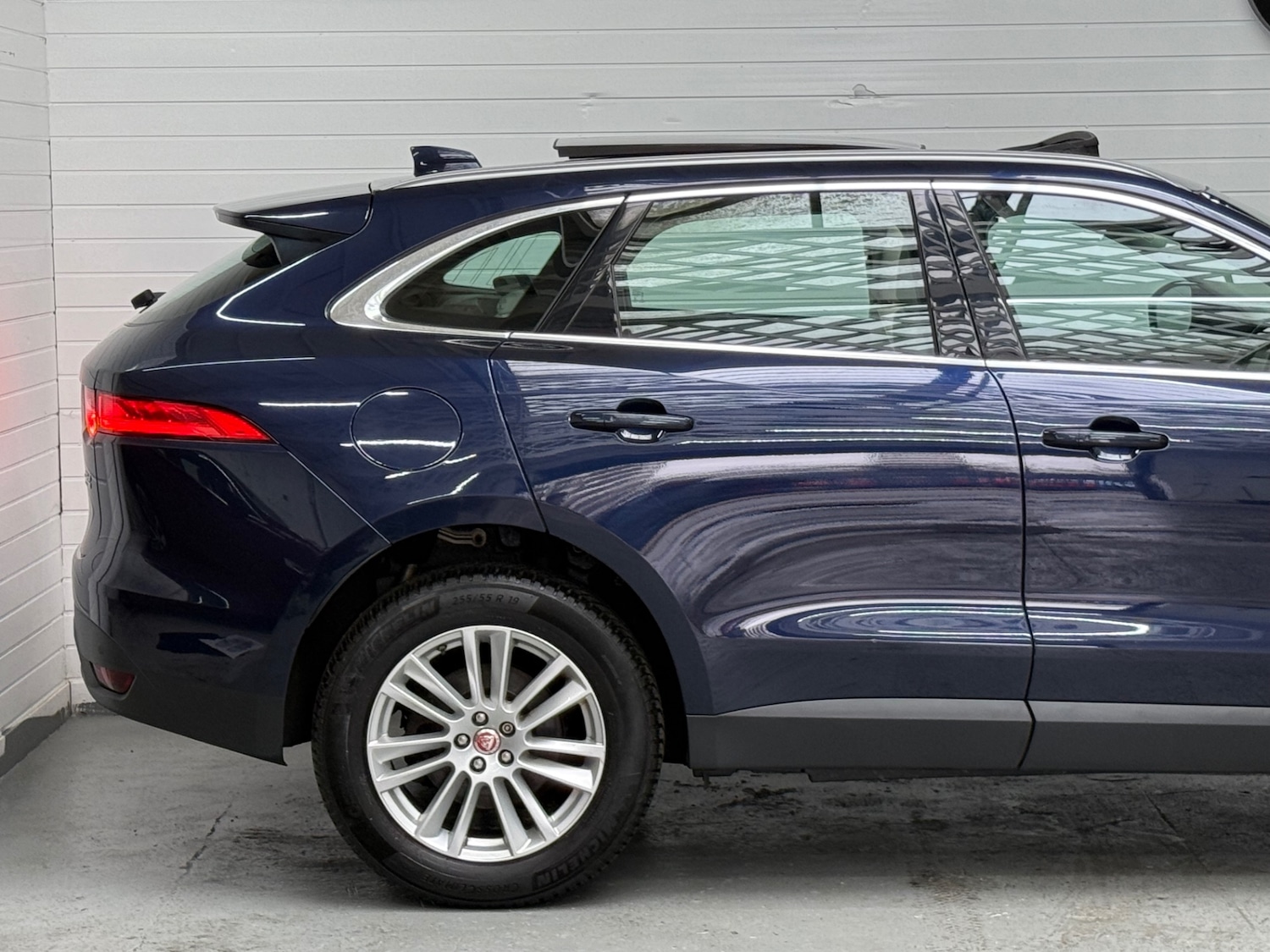 Used Jaguar F-Pace 2016 for sale - 77689630: Photo 6