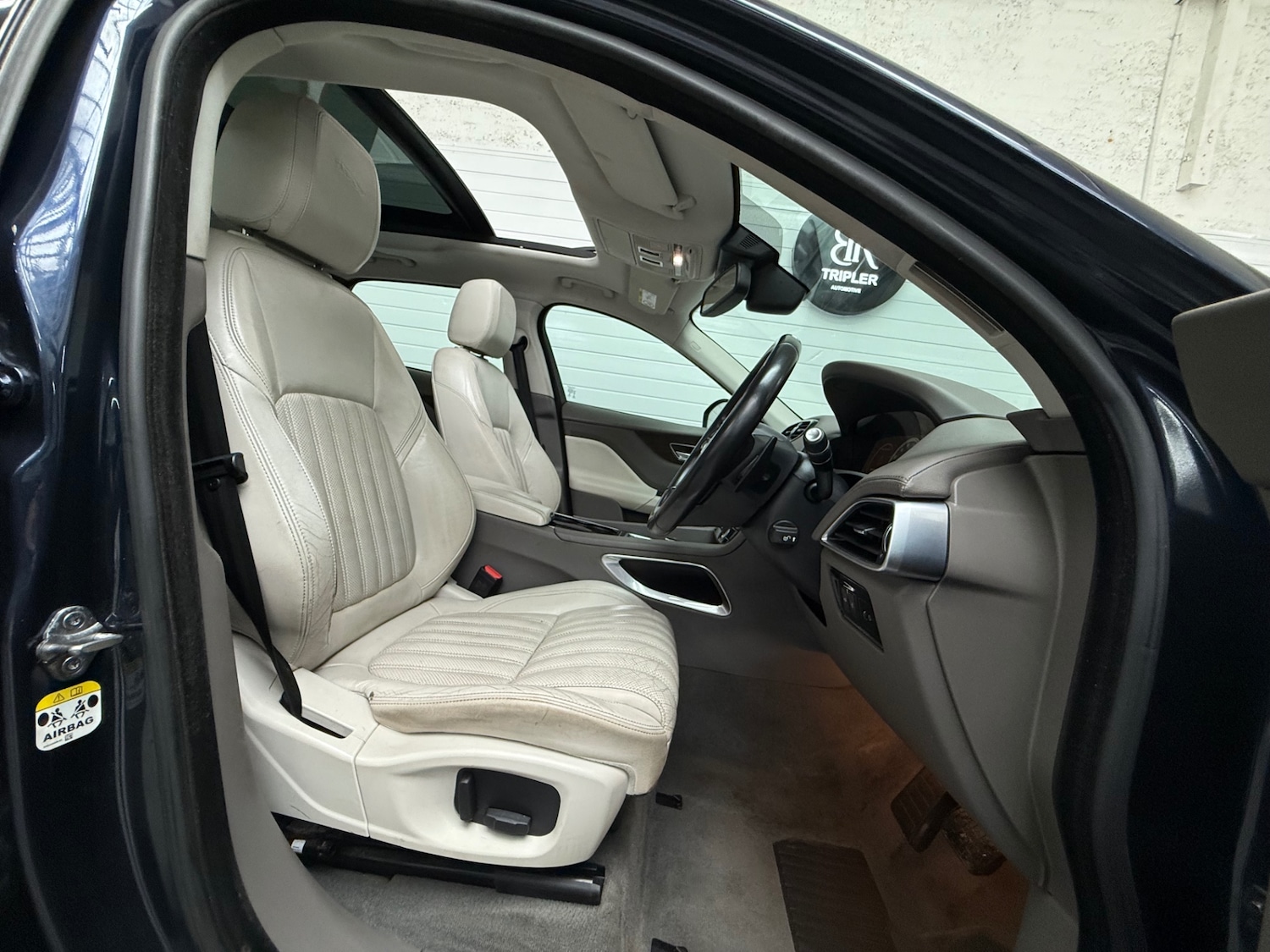 Used Jaguar F-Pace 2016 for sale - 77689630: Photo 9