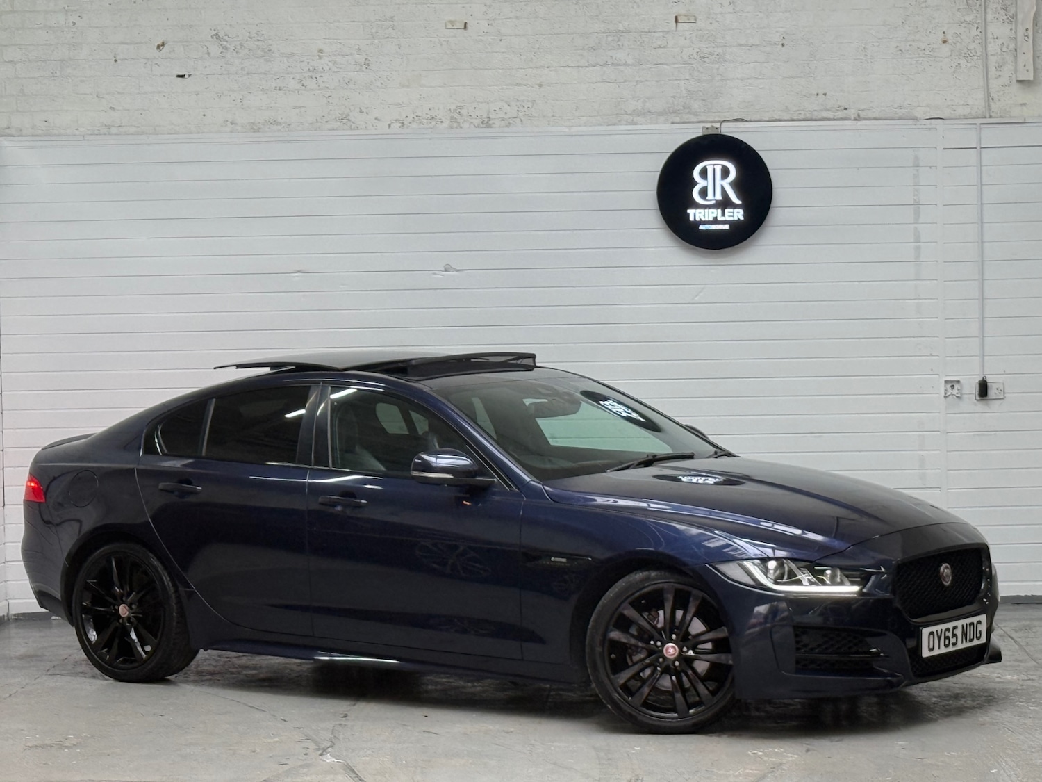 Used Jaguar XE 2015 for sale - 78111623: Photo 2
