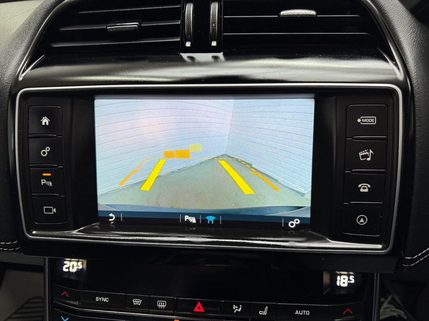 Used Jaguar XE 2015 for sale - 78111623: Photo 23