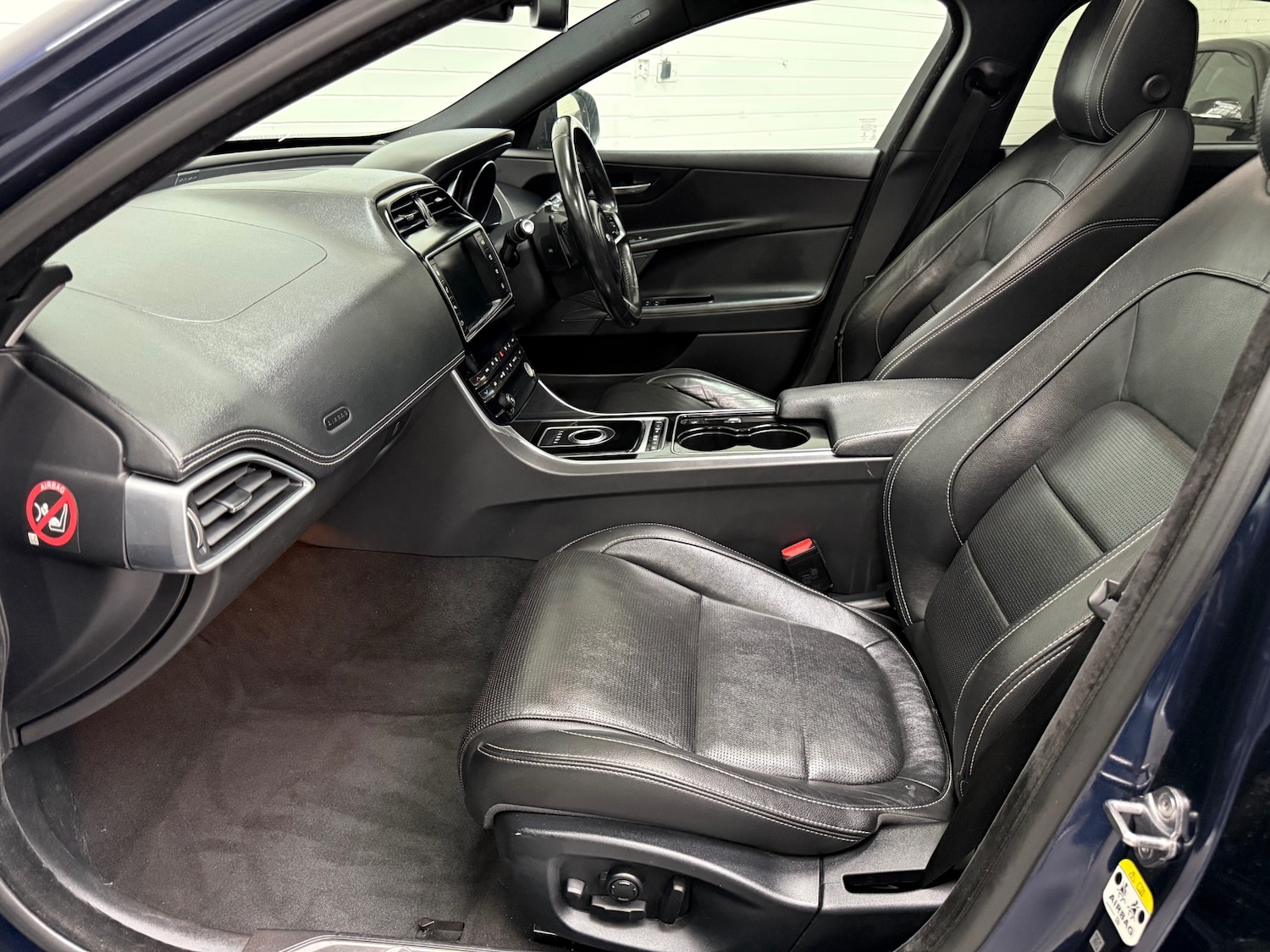 Used Jaguar XE 2015 for sale - 78111623: Photo 29