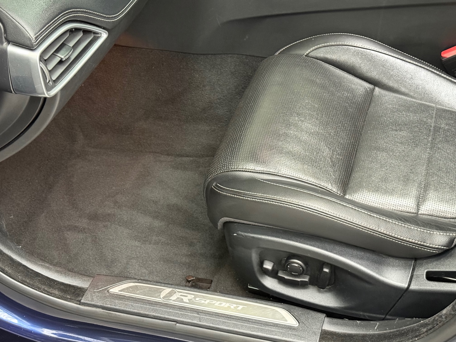 Used Jaguar XE 2015 for sale - 78111623: Photo 30