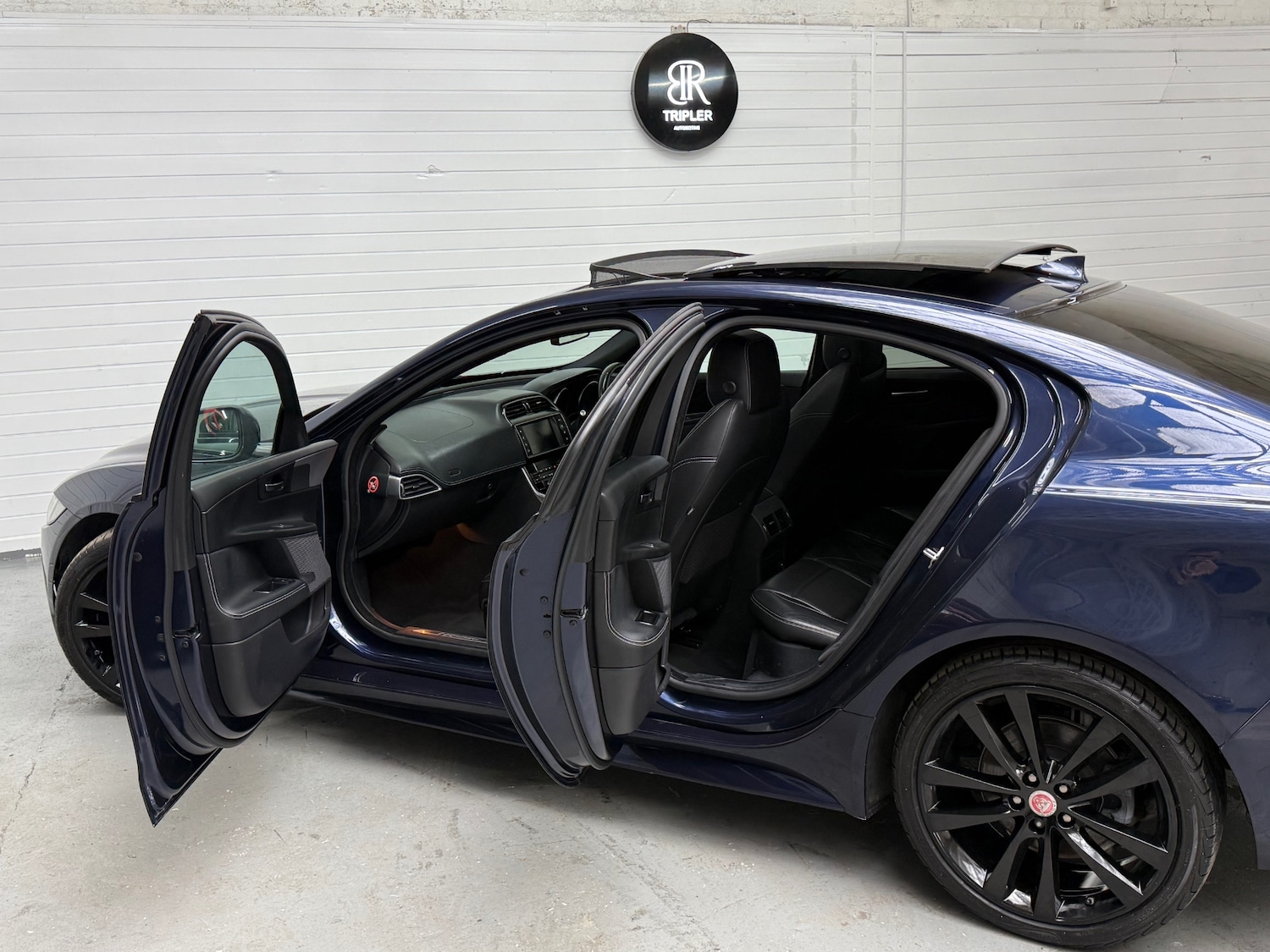 Used Jaguar XE 2015 for sale - 78111623: Photo 32