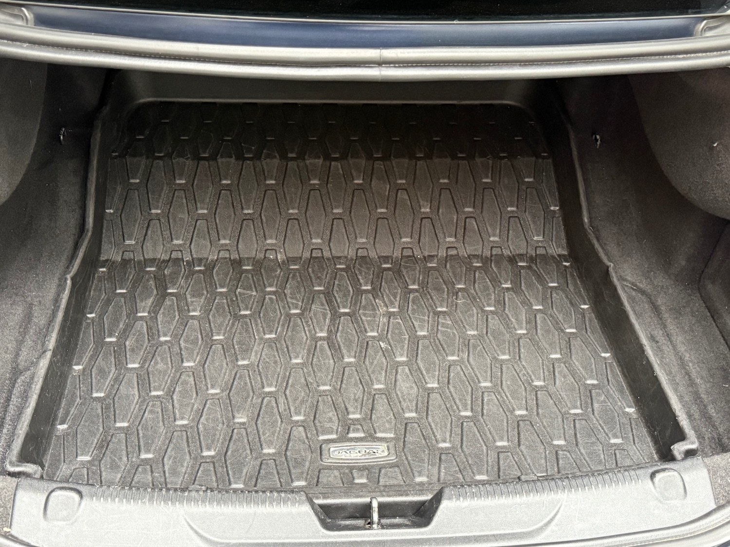 Used Jaguar XE 2015 for sale - 78111623: Photo 39