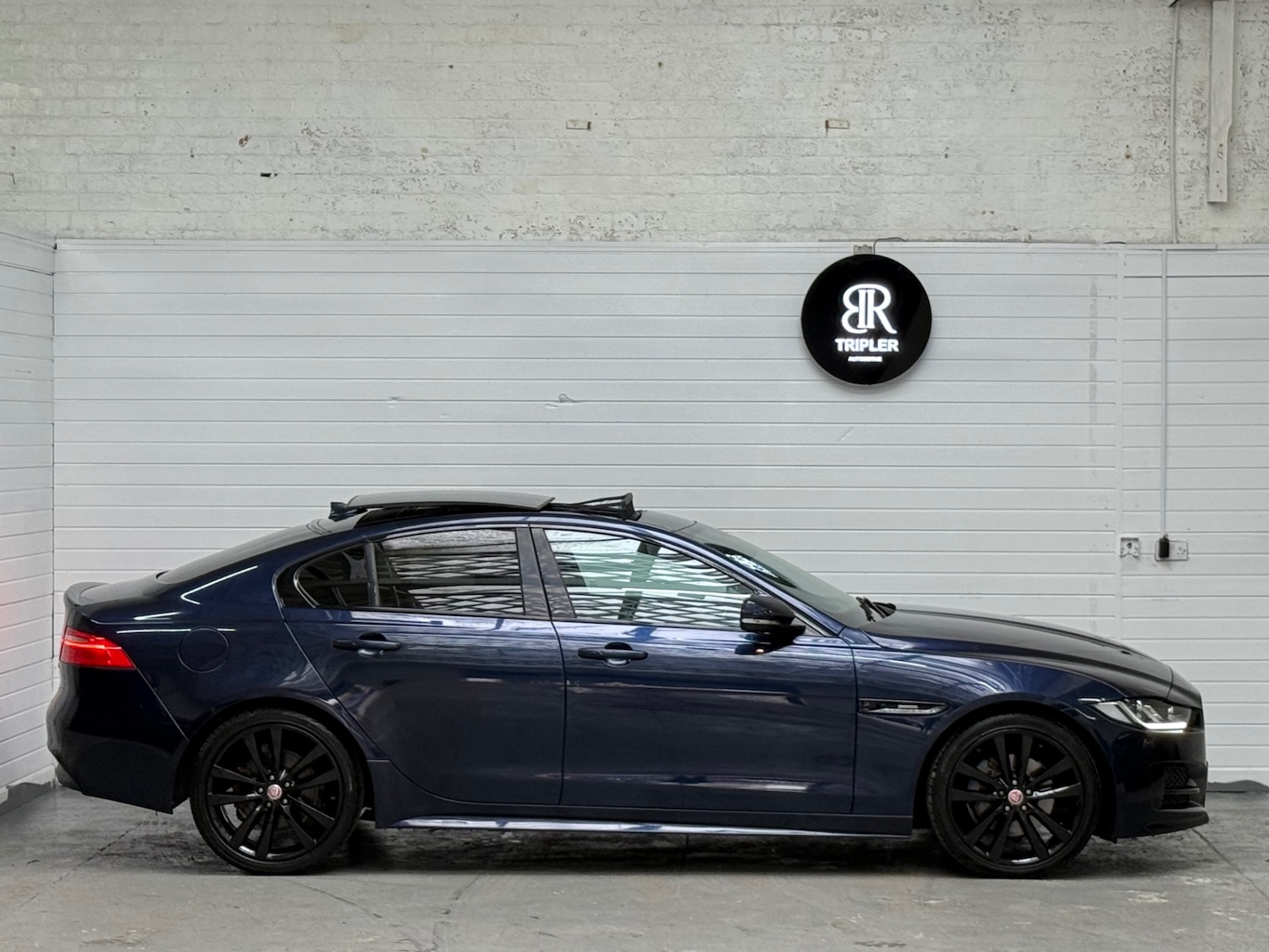 Used Jaguar XE 2015 for sale - 78111623: Photo 5