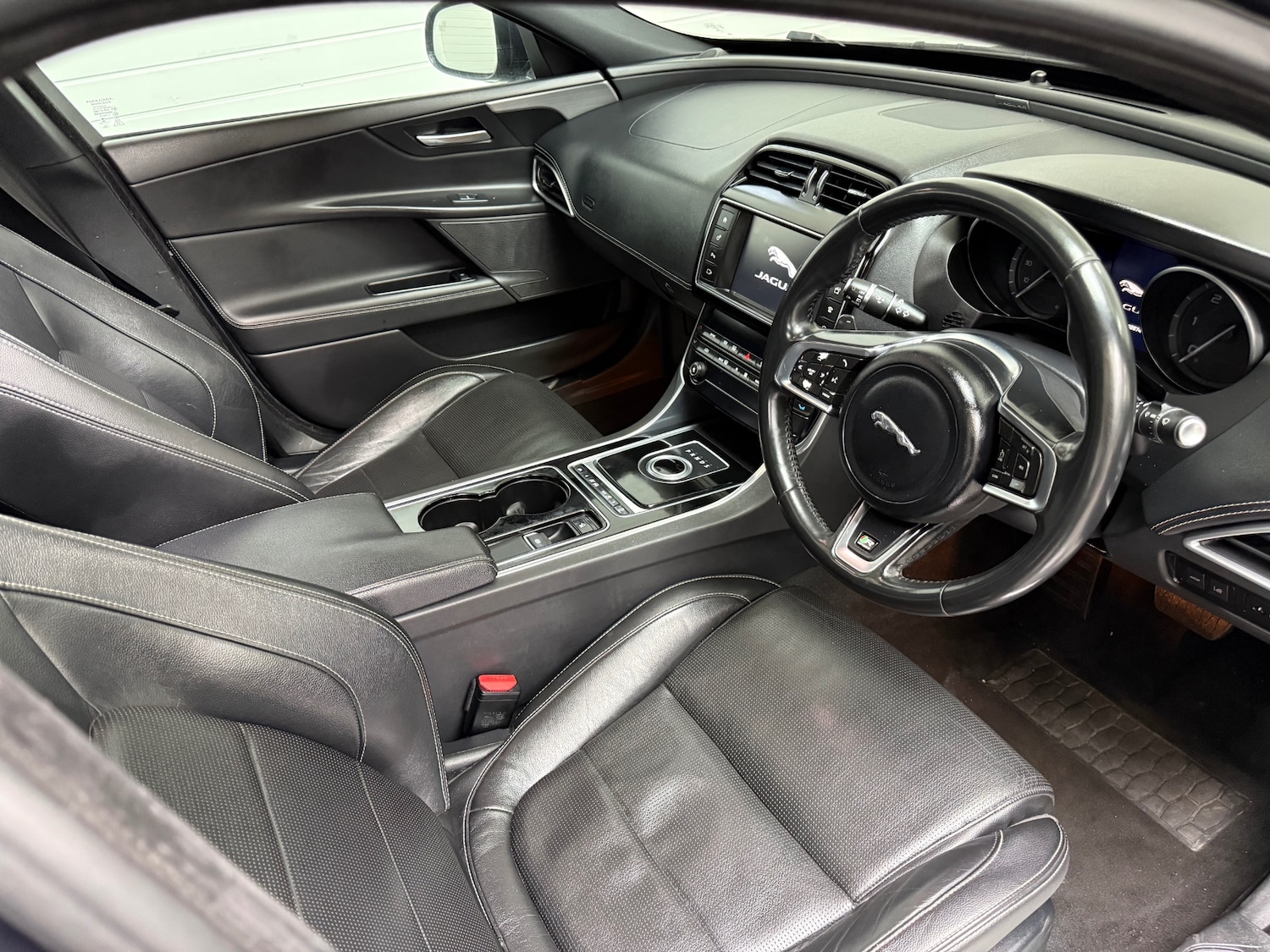 Used Jaguar XE 2015 for sale - 78111623: Photo 8