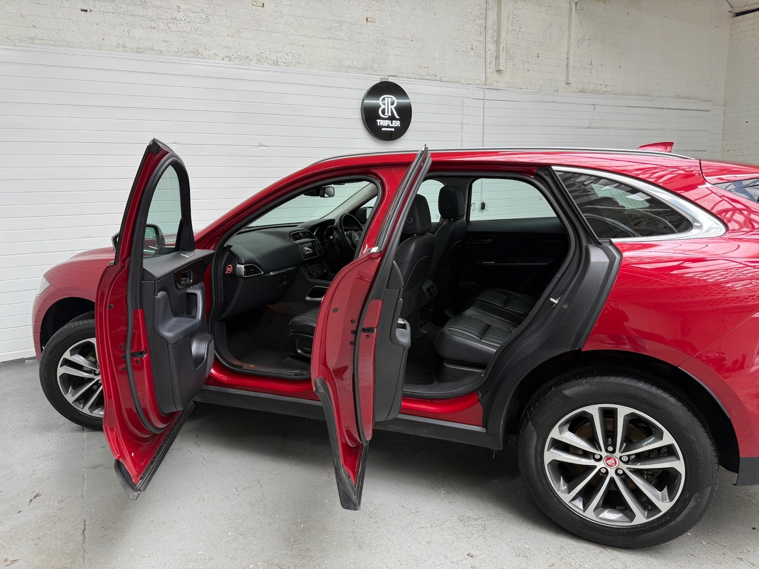 Used Jaguar F-Pace 2017 for sale - 78109678: Photo 32