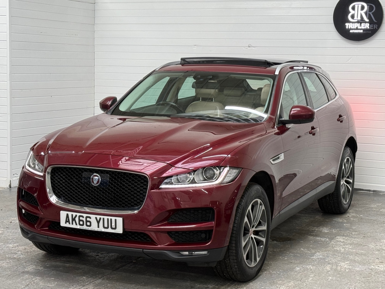 Used Jaguar F-Pace 2017 for sale - 77434716: Photo 4
