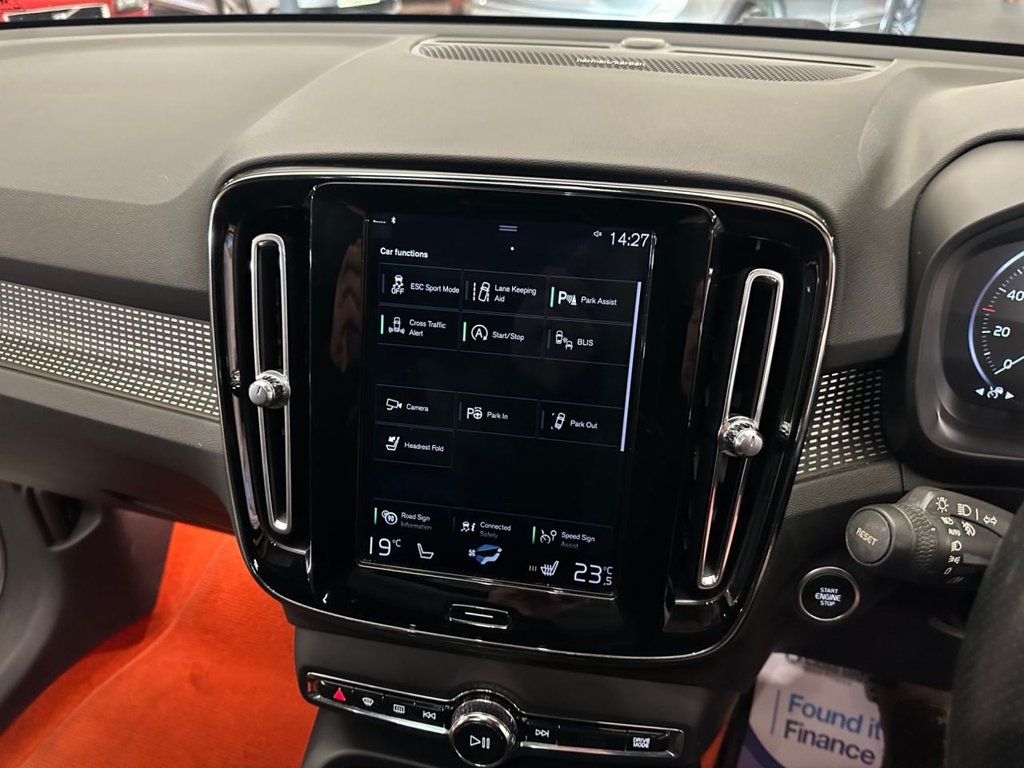 Used Volvo XC40 2018 for sale - 77457498: Photo 32