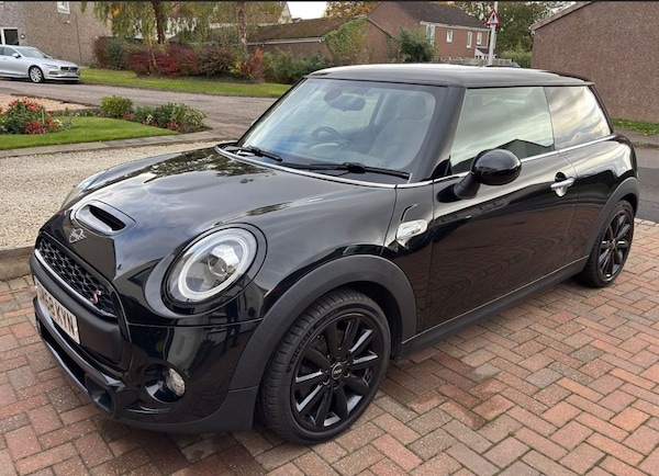 Used MINI Hatch 2018 for sale - 76261321: Photo 1