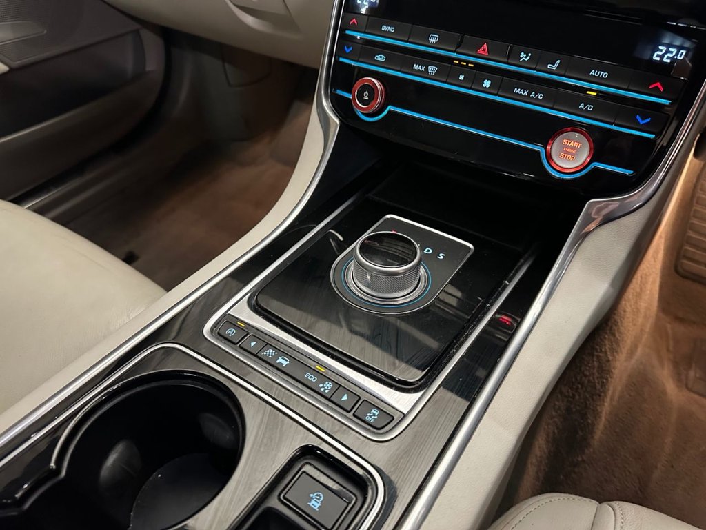 Used Jaguar XE 2016 for sale - 77372865: Photo 25