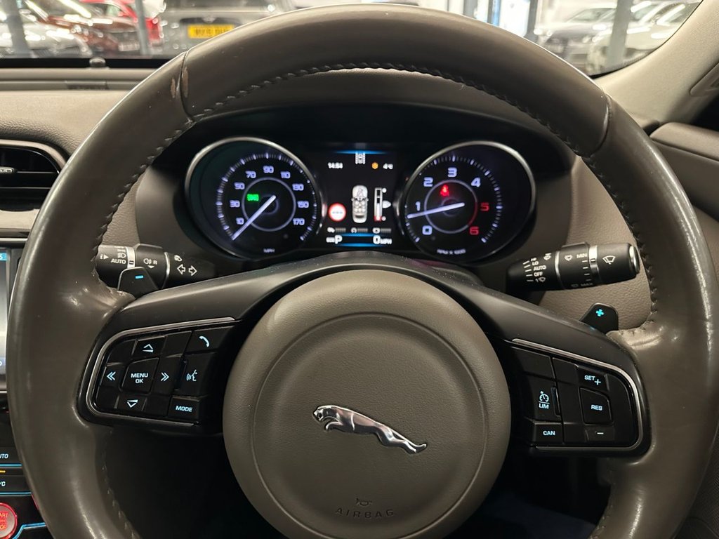 Used Jaguar XE 2016 for sale - 77372865: Photo 26