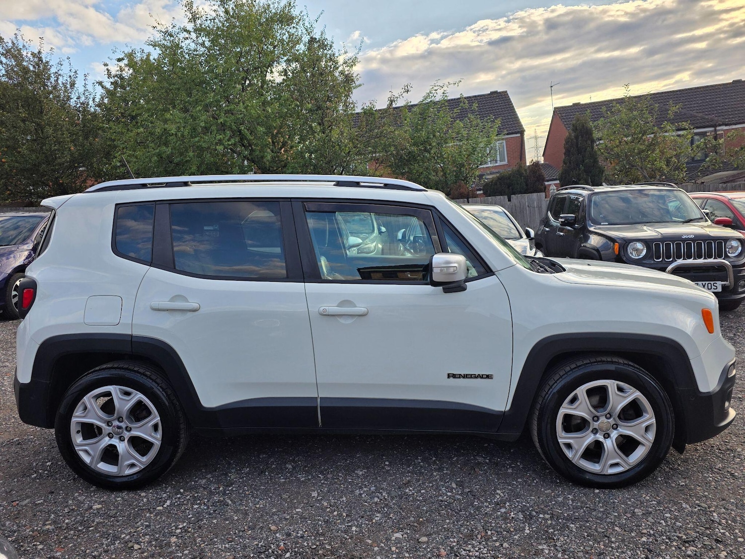 Used Jeep Renegade 2016 for sale - 76832458: Photo 2