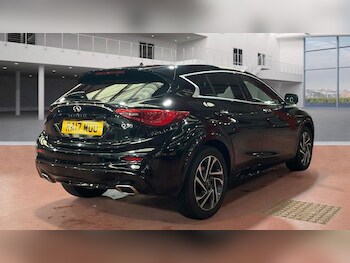 Used Infiniti Q30 2017 for sale - 76832631: Photo