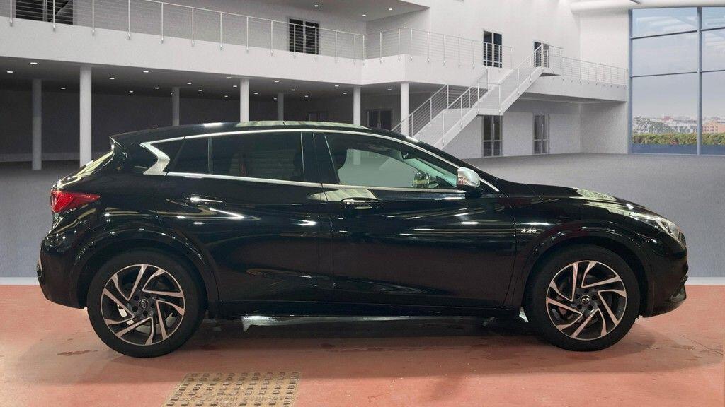 Used Infiniti Q30 2017 for sale - 76832631: Photo 5