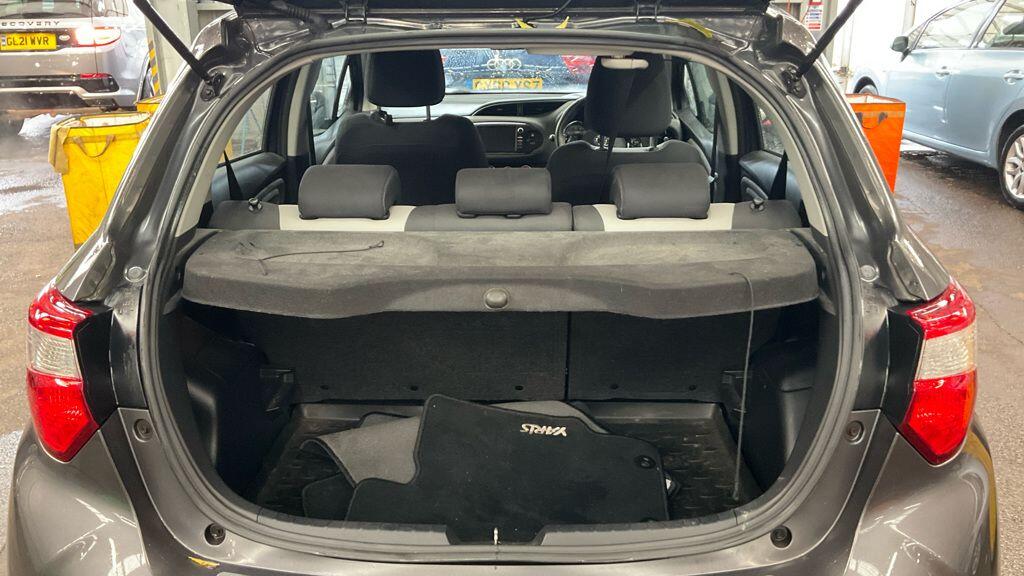 Used Toyota Yaris 2017 for sale - 76832844: Photo 11