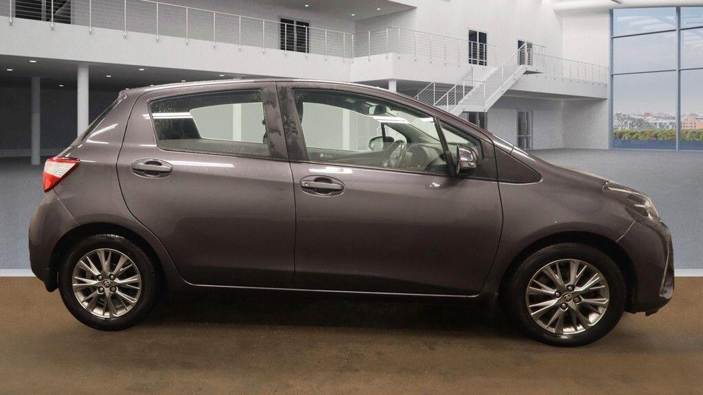 Used Toyota Yaris 2017 for sale - 76832844: Photo 5