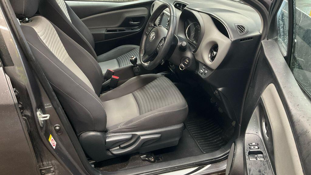 Used Toyota Yaris 2017 for sale - 76832844: Photo 7