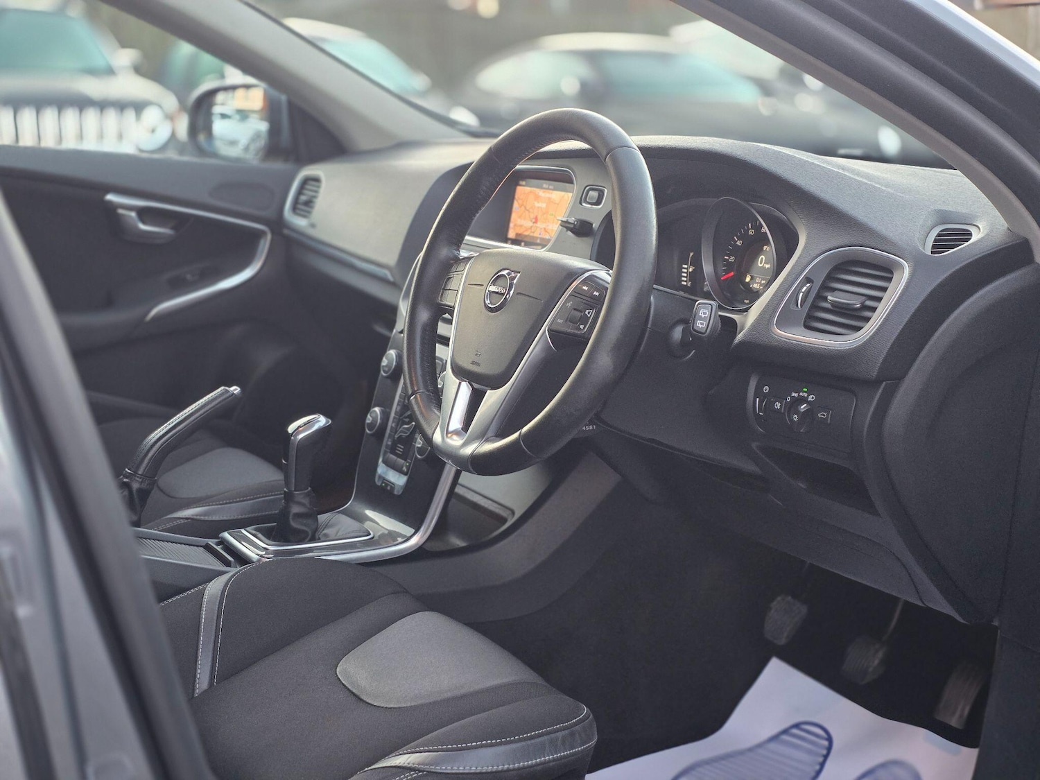 Used Volvo V40 2017 for sale - 77097822: Photo 12