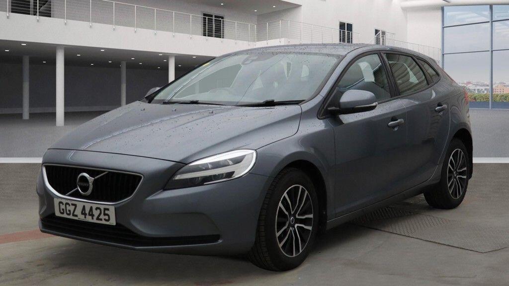 Used Volvo V40 2017 for sale - 77097822: Photo 2