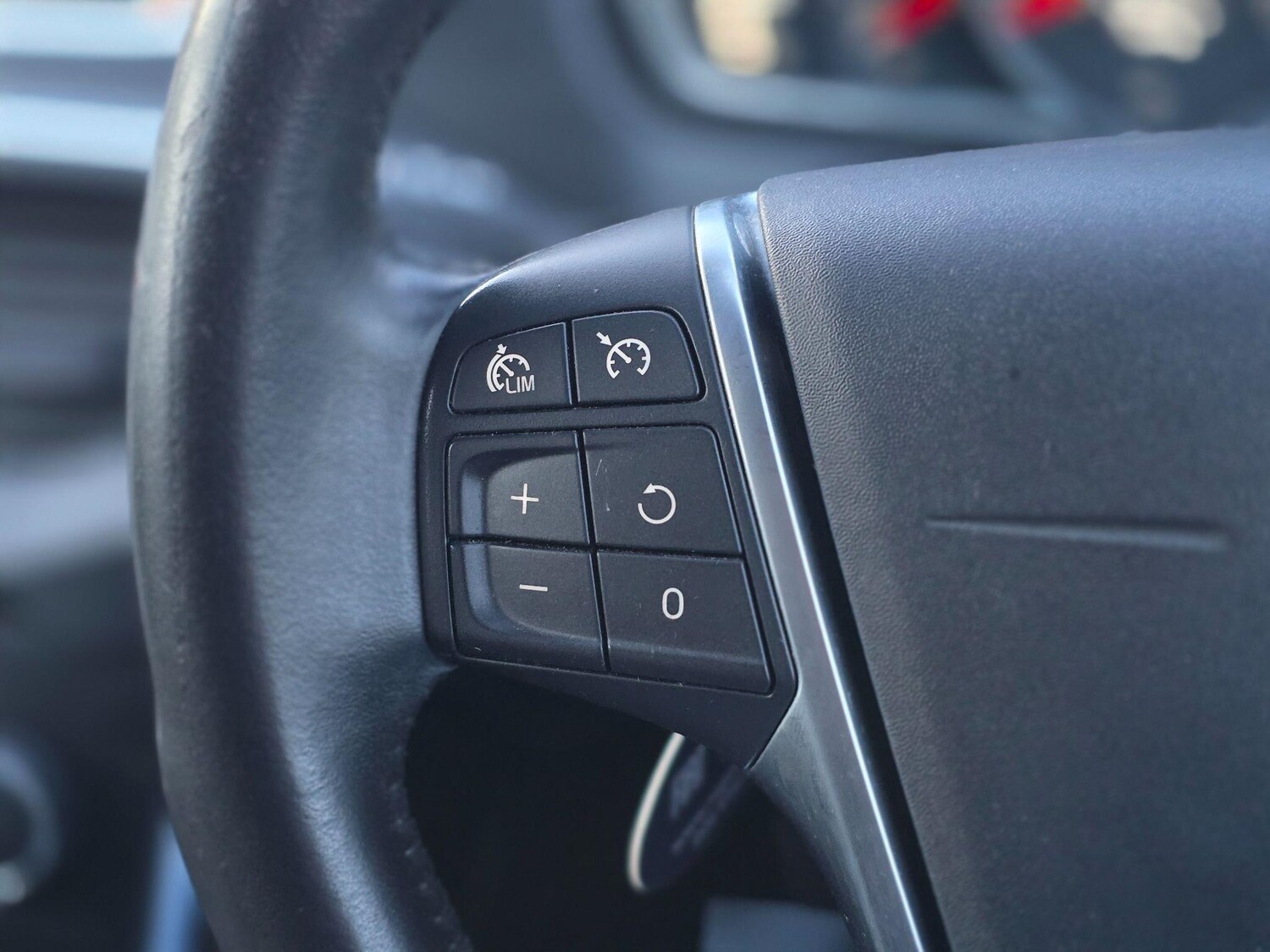 Used Volvo V40 2017 for sale - 77097822: Photo 28