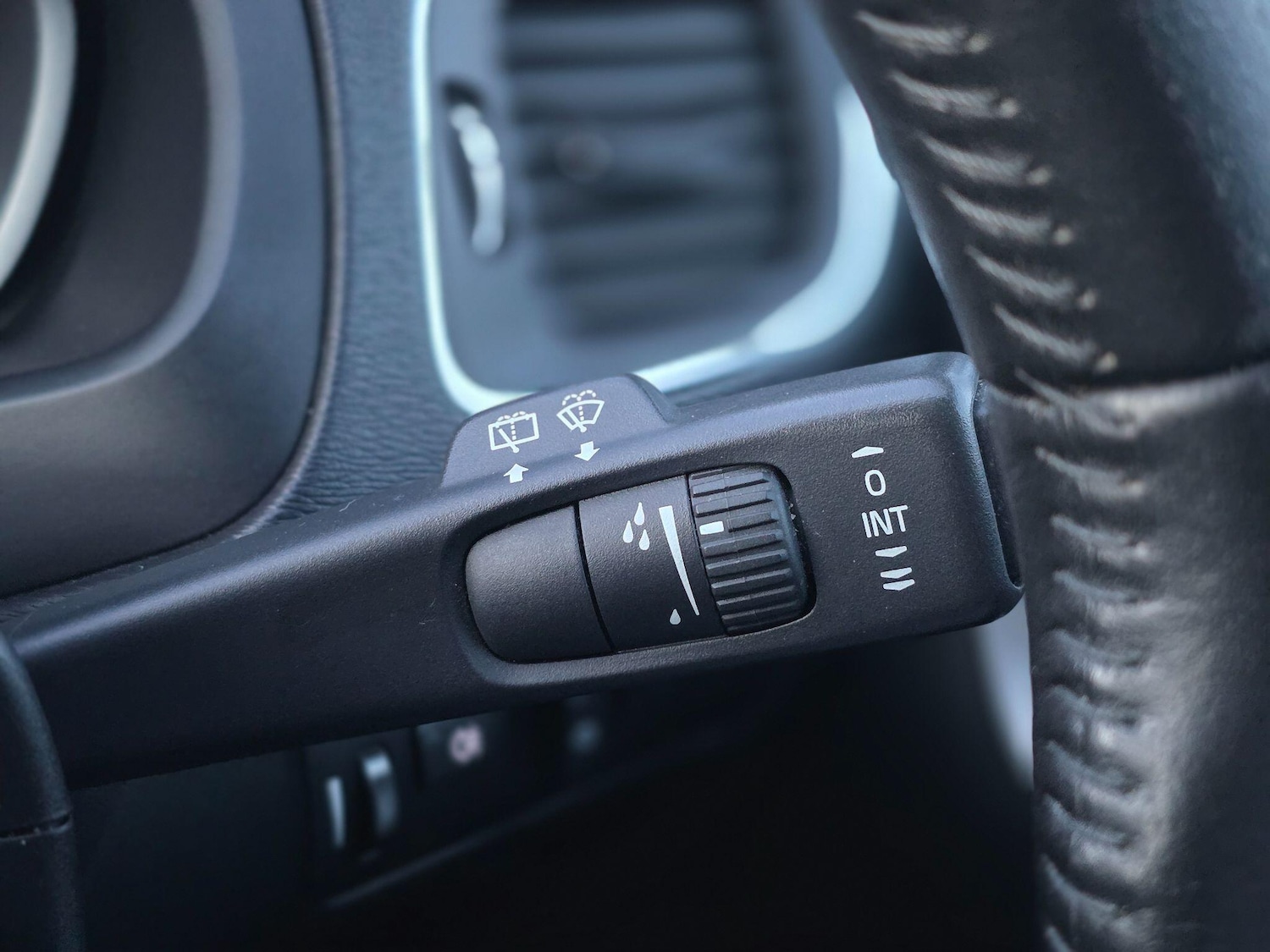 Used Volvo V40 2017 for sale - 77097822: Photo 30