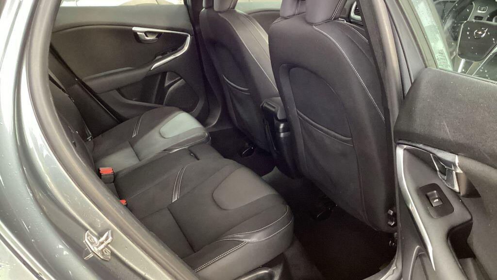 Used Volvo V40 2017 for sale - 77097822: Photo 8