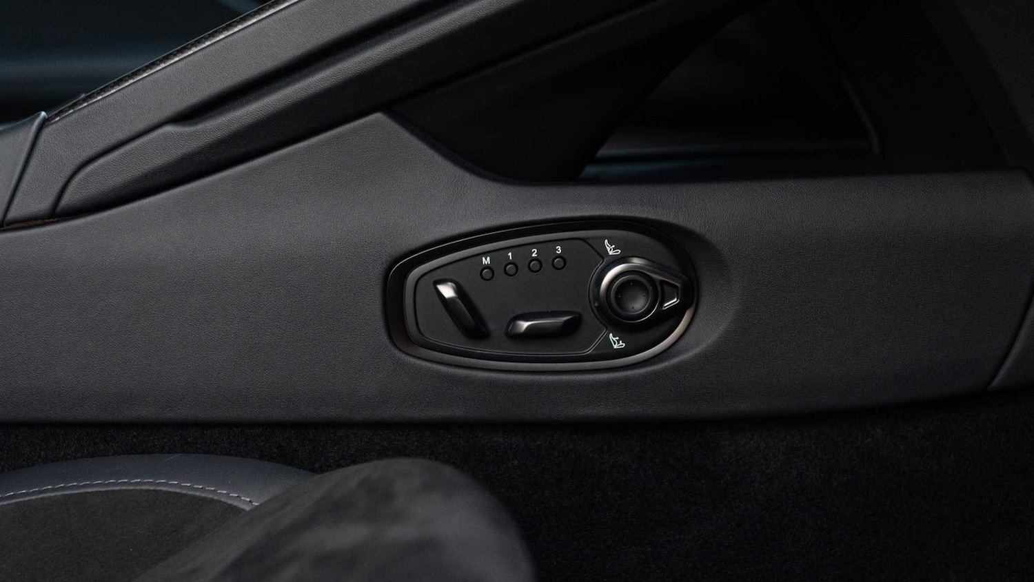 Used Aston Martin V8 for sale - 76916008: Photo 16