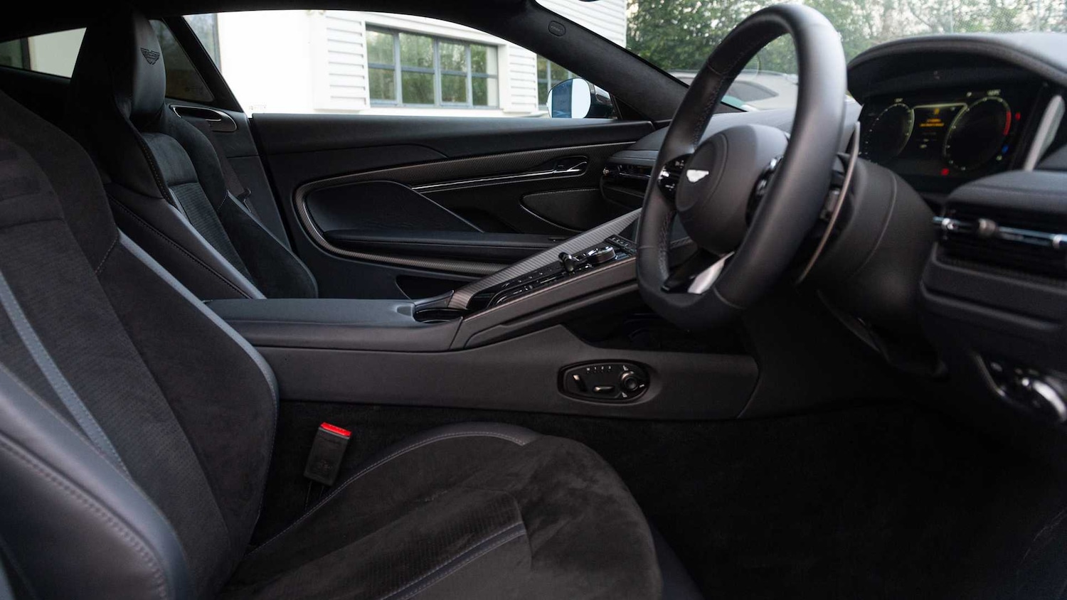 Used Aston Martin V8 for sale - 76916008: Photo 29