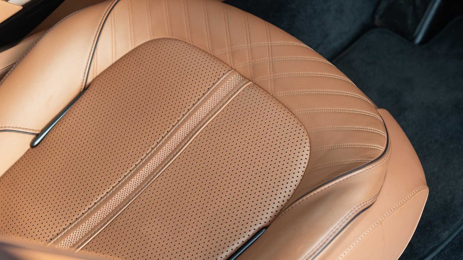 Used Aston Martin DBX 2025 for sale - 77458610: Photo 30