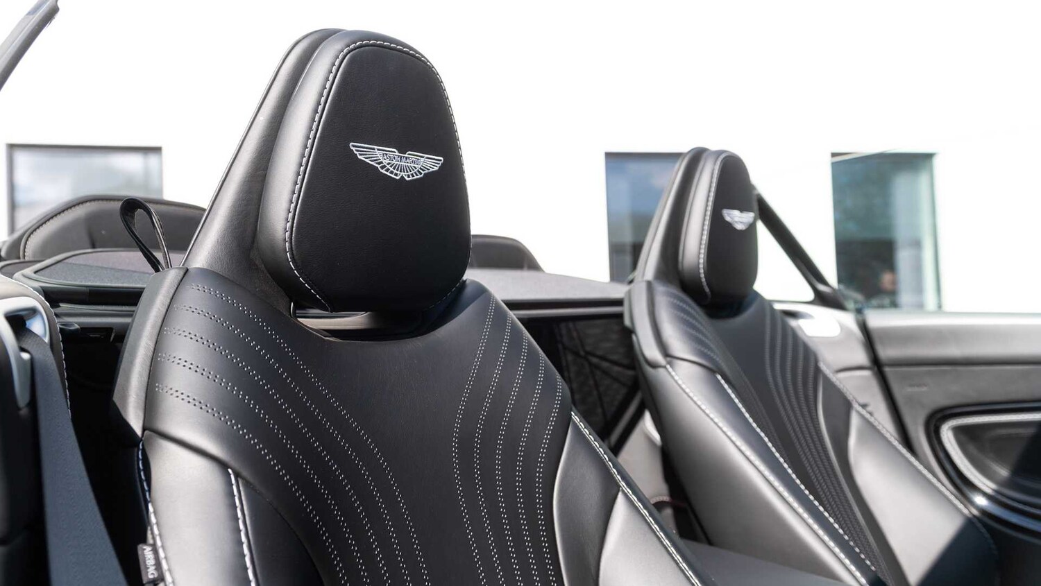 Used Aston Martin DB11 2021 for sale - 78149171: Photo 11