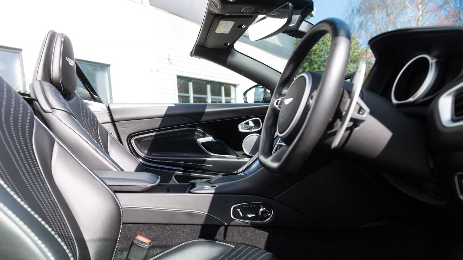 Used Aston Martin DB11 2021 for sale - 78149171: Photo 28