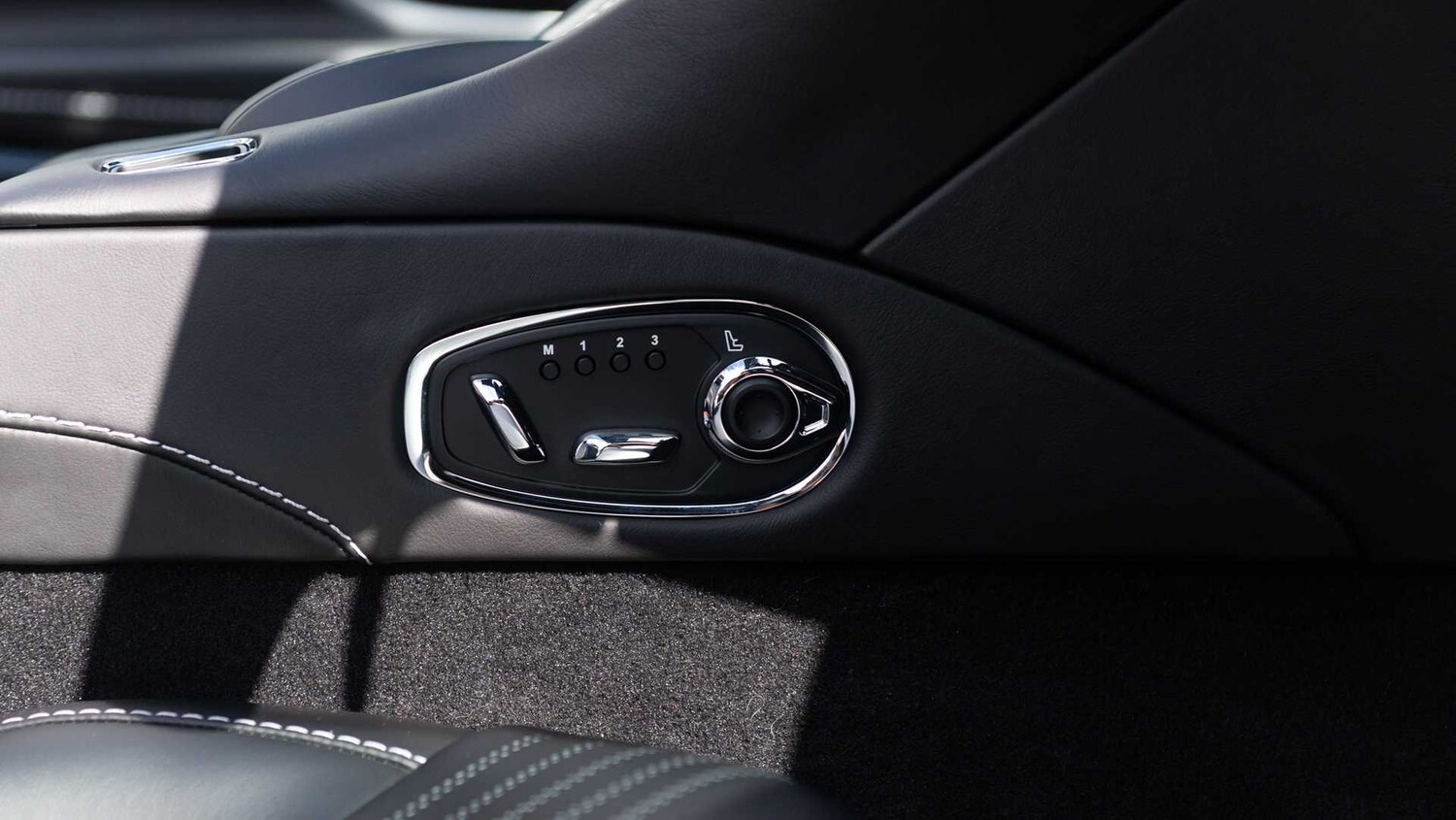 Used Aston Martin DB11 2021 for sale - 78149171: Photo 29